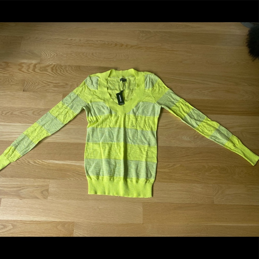 Womens express long sleeve shirt size Small Nwt msrp $44.90